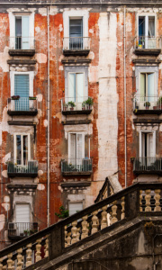 Treppe vorm Haus<br>offene edition Treppe vorm Haus - PHOTOGALERIE WIESBADEN - im süden - fenster und türen