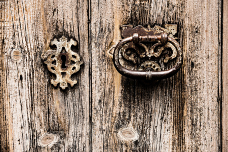 alte Holztür 1<br>offene edition alte Holztuer 1 - PHOTOGALERIE WIESBADEN - im süden - fenster und türen