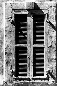 geschlossen (sw)<br>offene edition geschlossen (sw) - PHOTOGALERIE WIESBADEN - im süden - fenster und türen