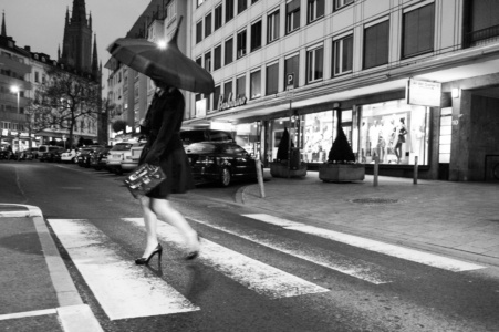 zebrastreifen - an den quellen - schellenbergpassage (sw)<br>offene edition zebrastreifen - an den quellen - schellenbergpassage (sw) - PHOTOGALERIE WIESBADEN - wiesbaden - impressionen 3