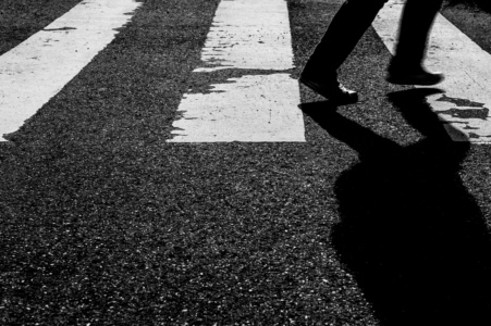 zebrastreifen - ernst-galonske-straße - laufen (sw)<br>offene edition zebrastreifen - ernst-galonske-straße - laufen (sw) - PHOTOGALERIE WIESBADEN - wiesbaden - impressionen 3