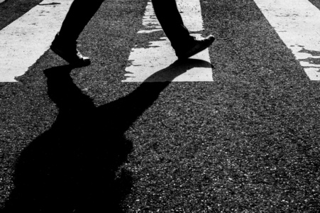 zebrastreifen - ernst-galonske-straße - überqueren (sw)<br>offene edition zebrastreifen - ernst-galonske-straße - überqueren (sw) - PHOTOGALERIE WIESBADEN - wiesbaden - impressionen 3