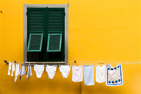 zum Trocknen<br>offene edition zum Trocknen - PHOTOGALERIE WIESBADEN - im süden - fenster und türen